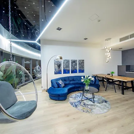 W Sky Tower Apartment *