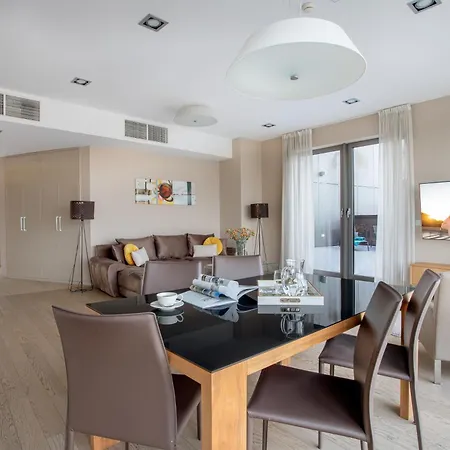 W Sky Tower Apartman *