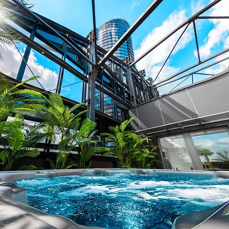 W Sky Tower Апартаменты Вроцлав
